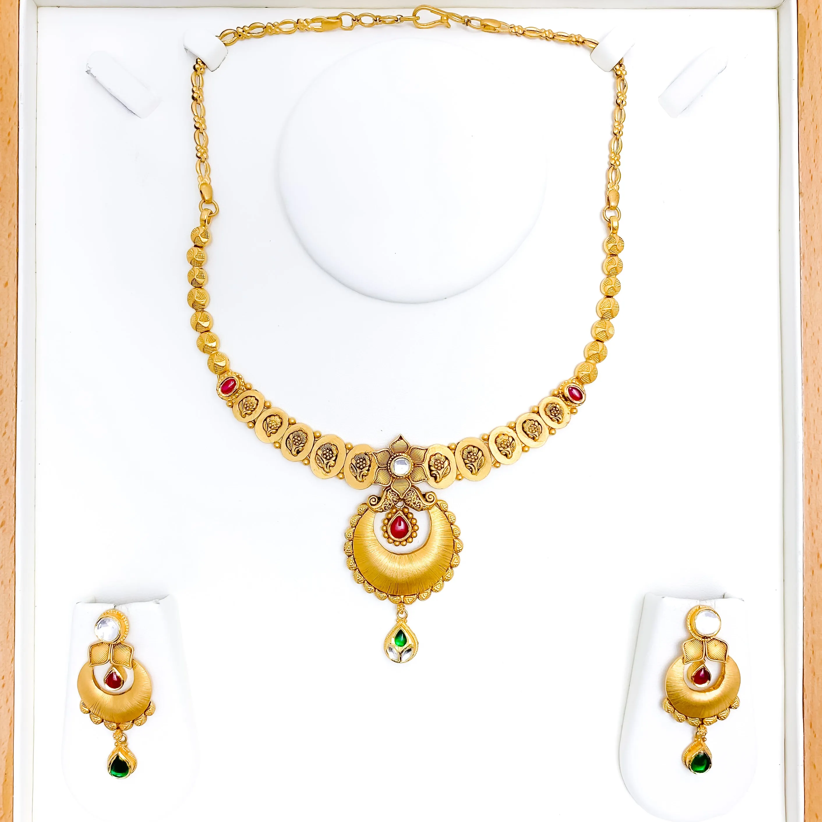 Beautiful Crescent Drop Kundan Necklace Set