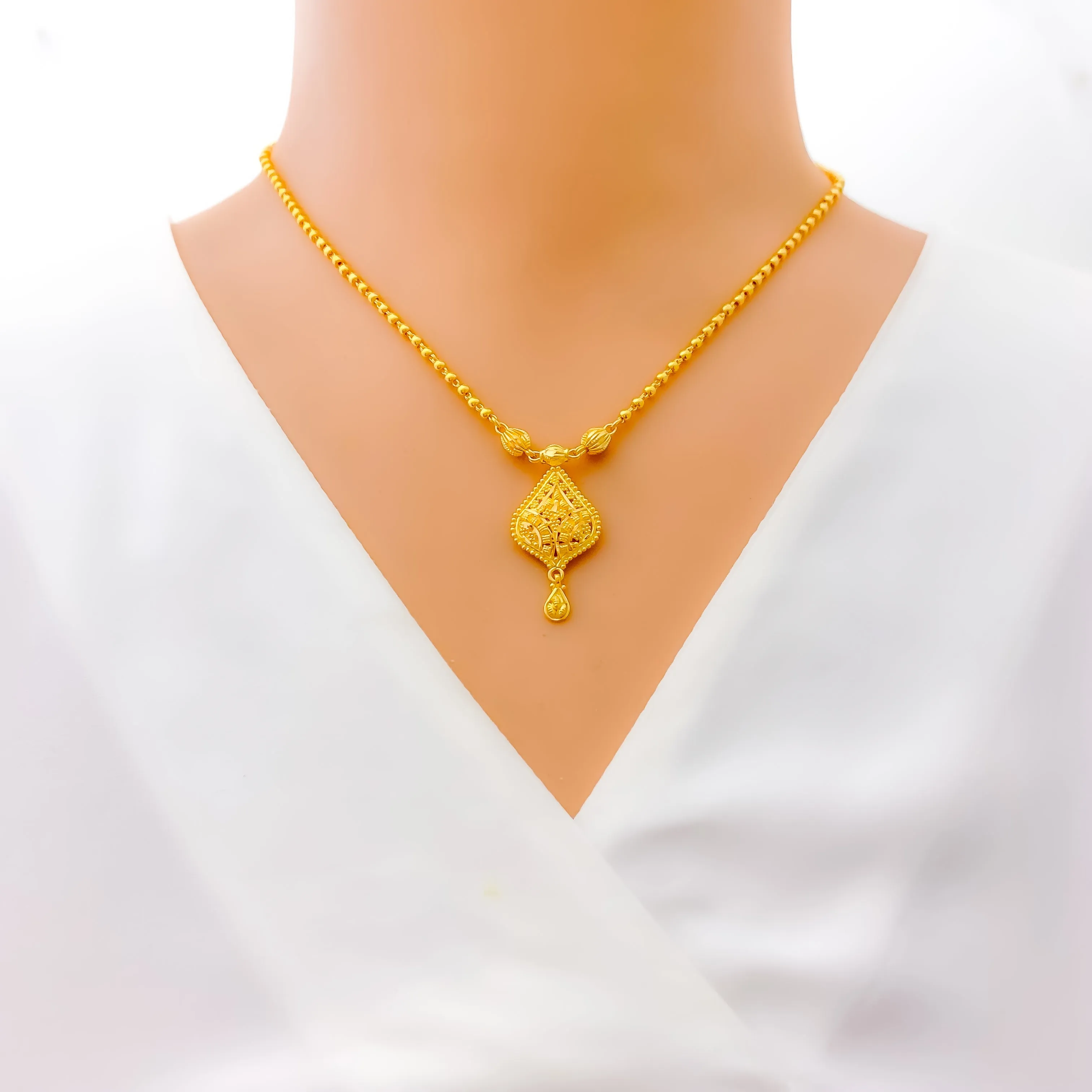 Beautiful Leaf Adorned 22k Gold Necklace Set